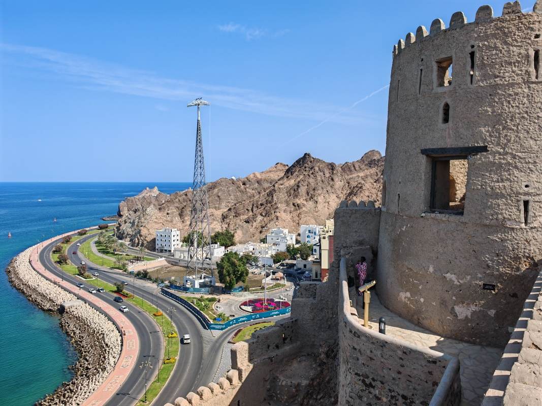Mutrah Fort a promenáda Mutrah Corniche