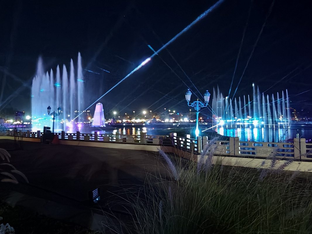 Laserová a svetelná show na jazere