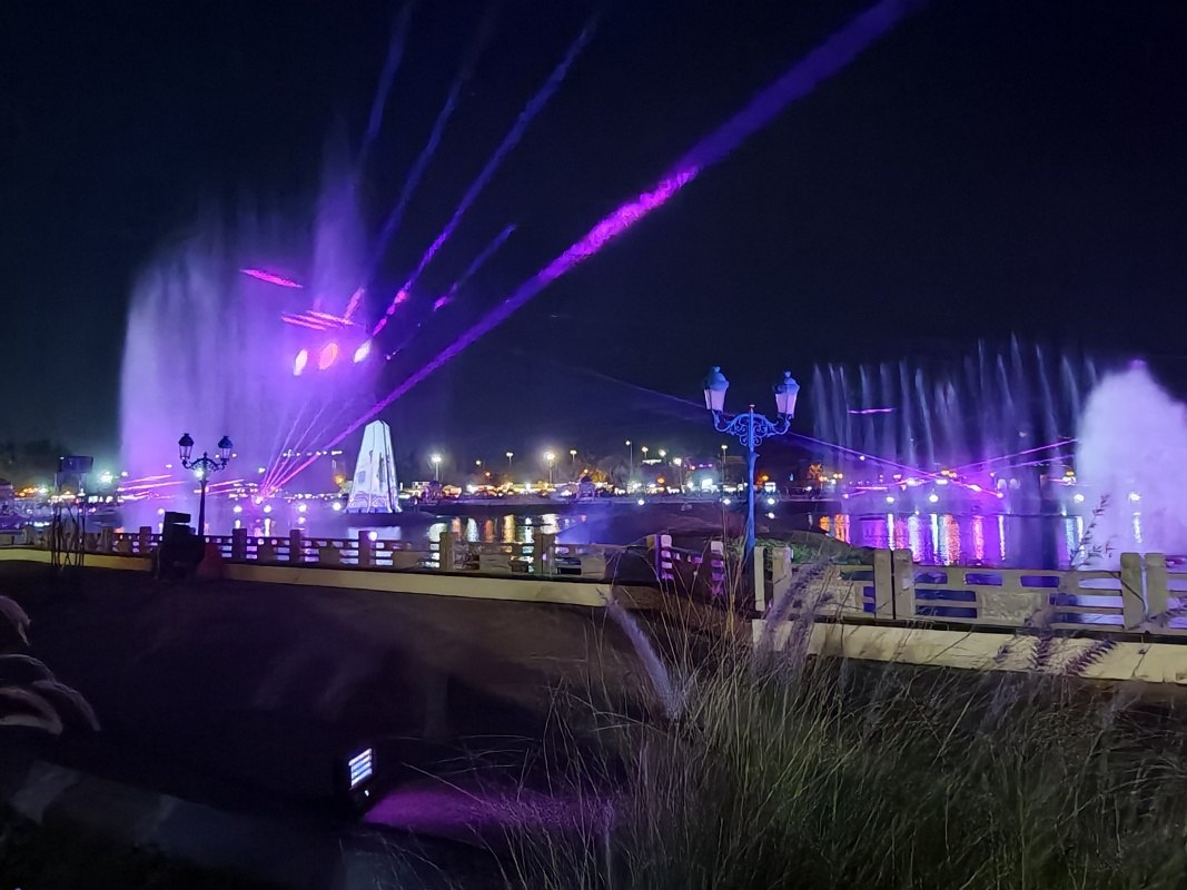 Laserová a svetelná show na jazere