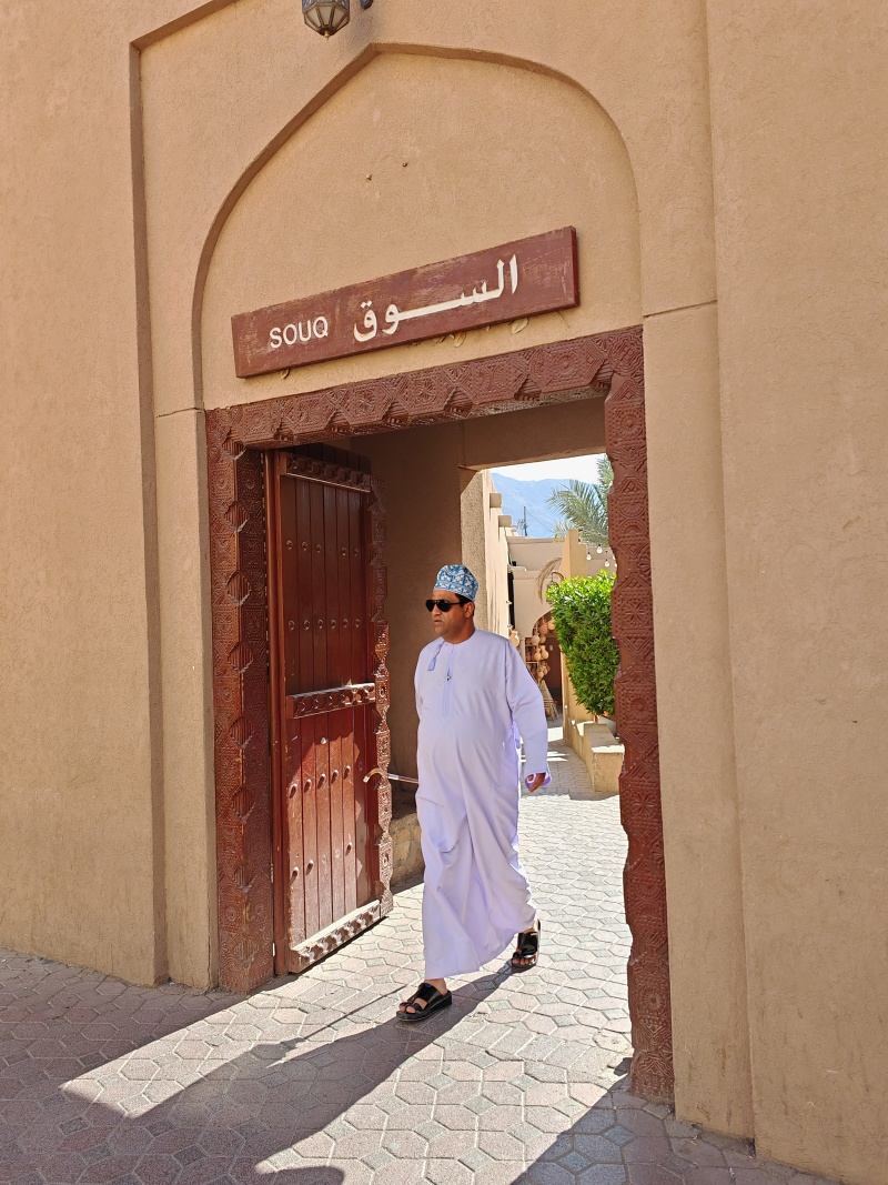 Nizwa Souq - vstupujeme na histoprický trh