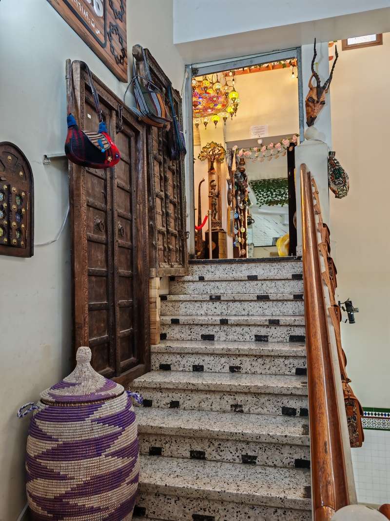 Nizwa Souq, obchod s handmade suvenírmi