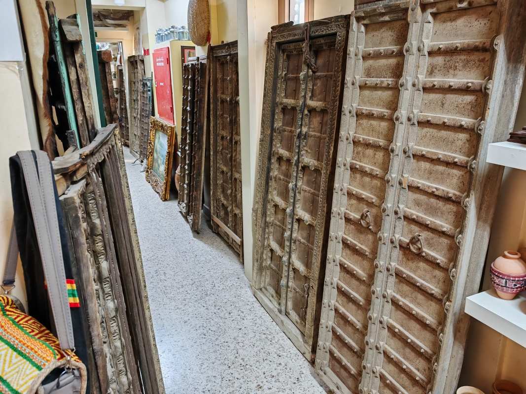 Nizwa Souq, obchod suvenírmi, ááno ... chcem dvere! :D
