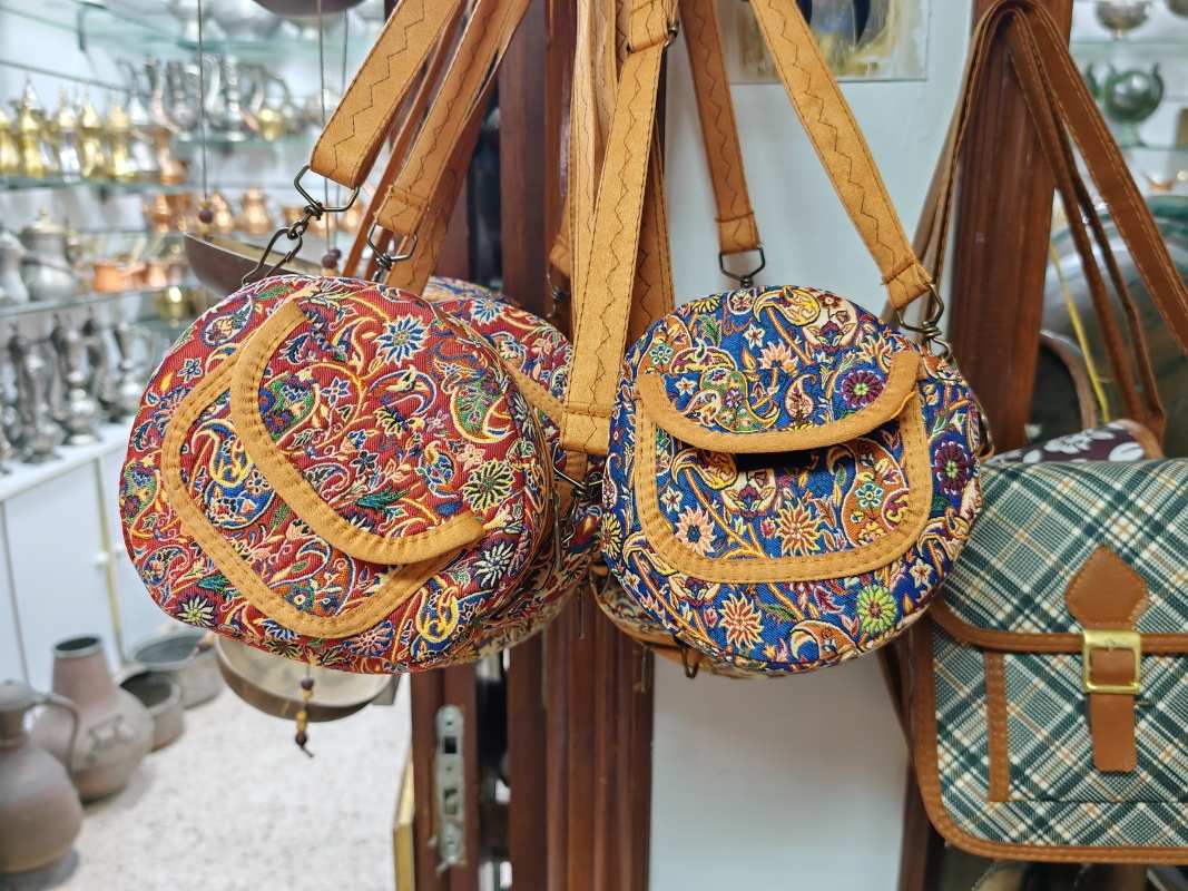Nizwa Souq, obchod suvenírmi