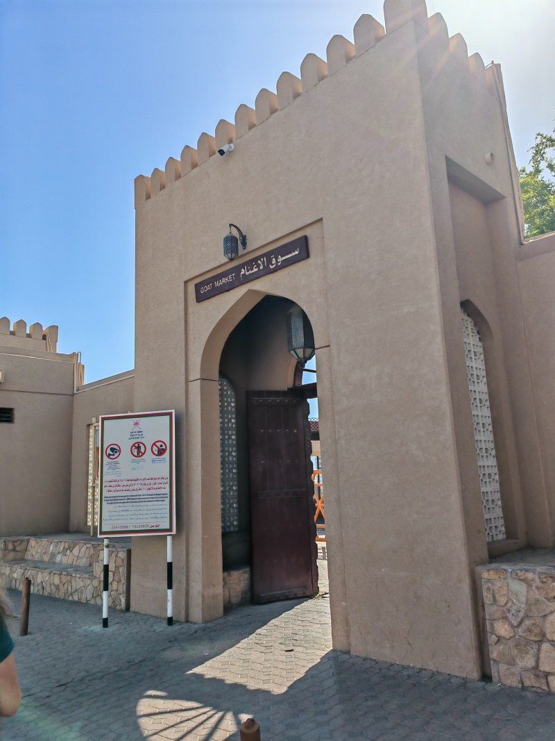 Nizwa Souq, kozí trh