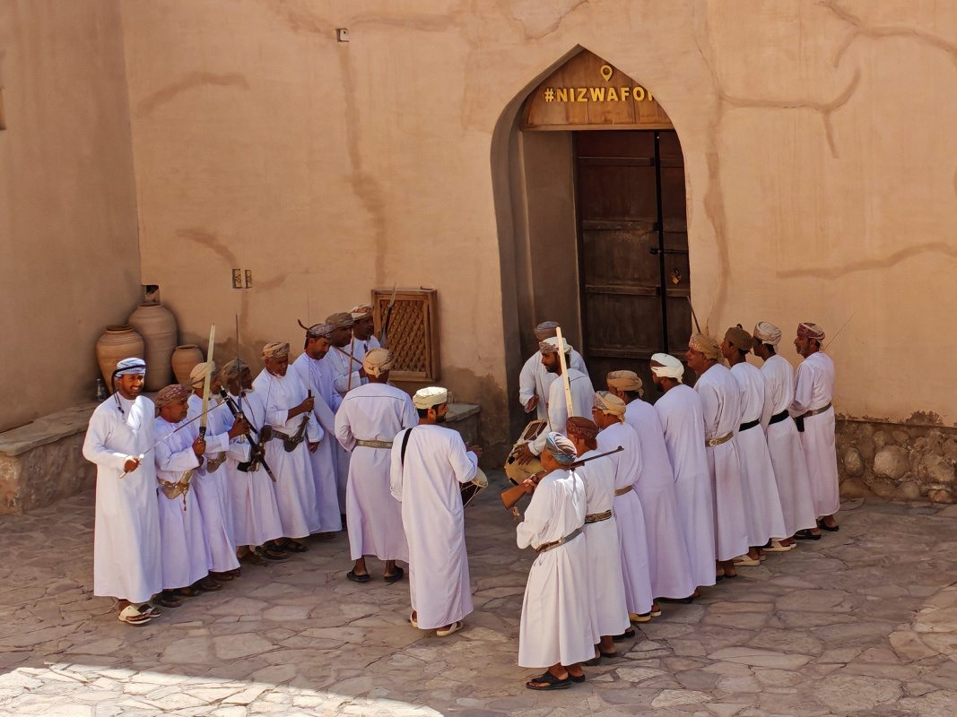 Nizwa Fort, zábava na nádvorí