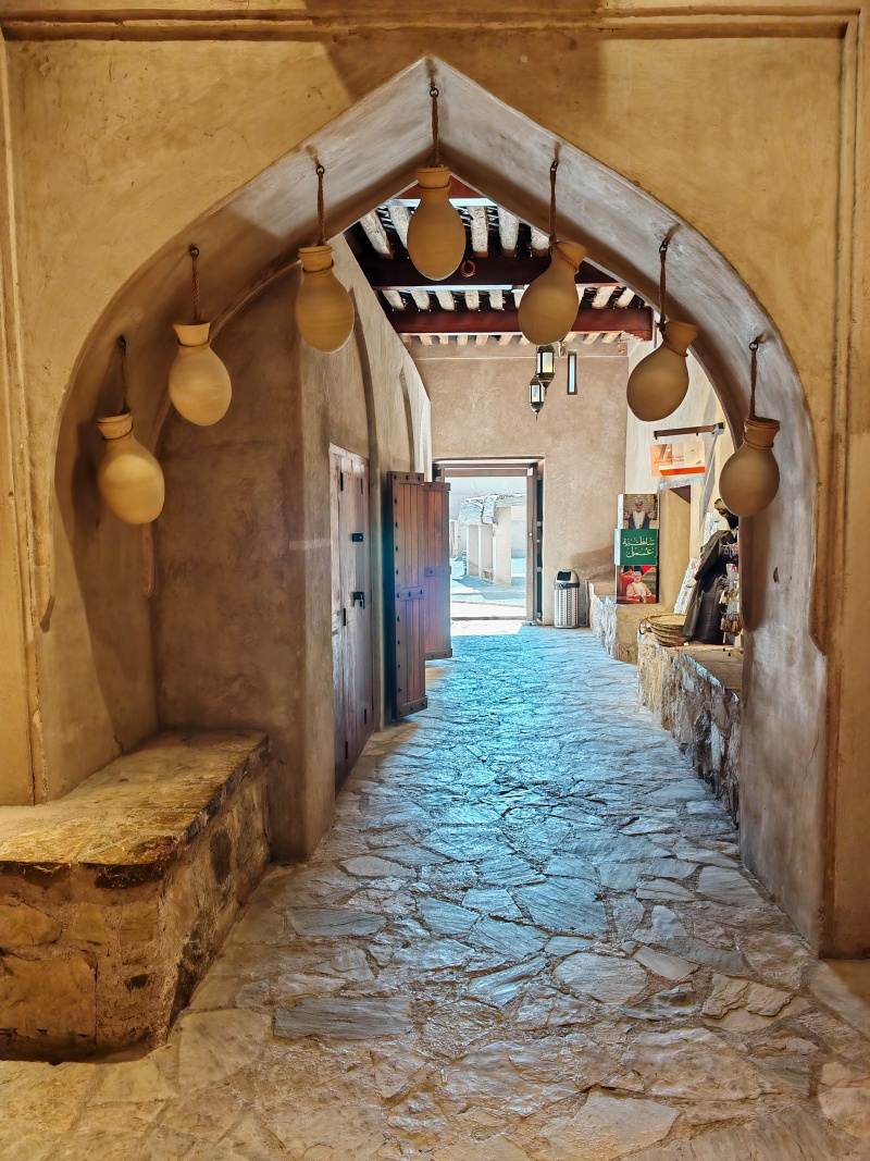 Nizwa Fort, východ z podzemia cez suveníry