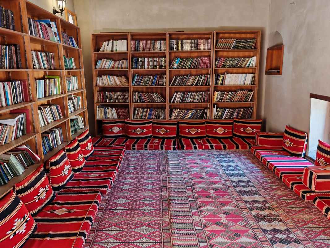 Nizwa Fort, knižníca, prijímacia izba pe návštevy imáma