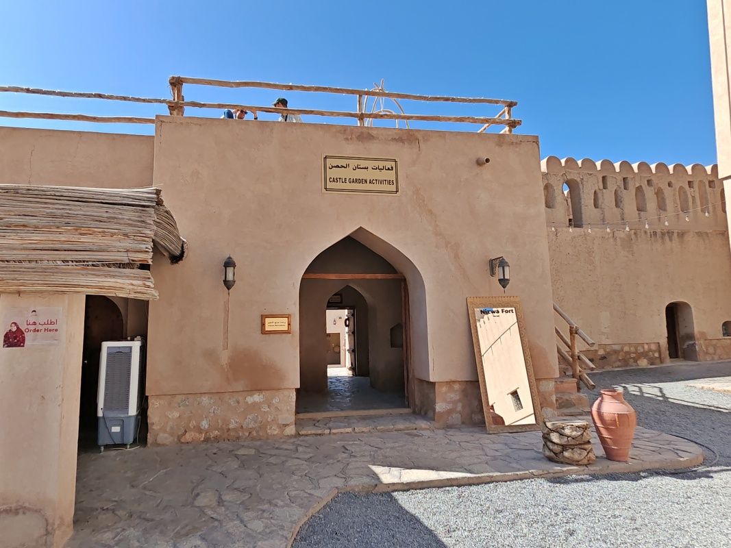 Nizwa Fort, brána na záhradu