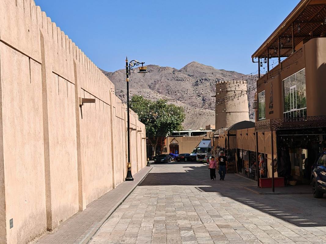 Ulica pred Nizwa Fort