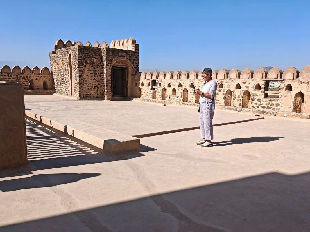 Jabreen Castle, týmito dverami som vyšla na strechu