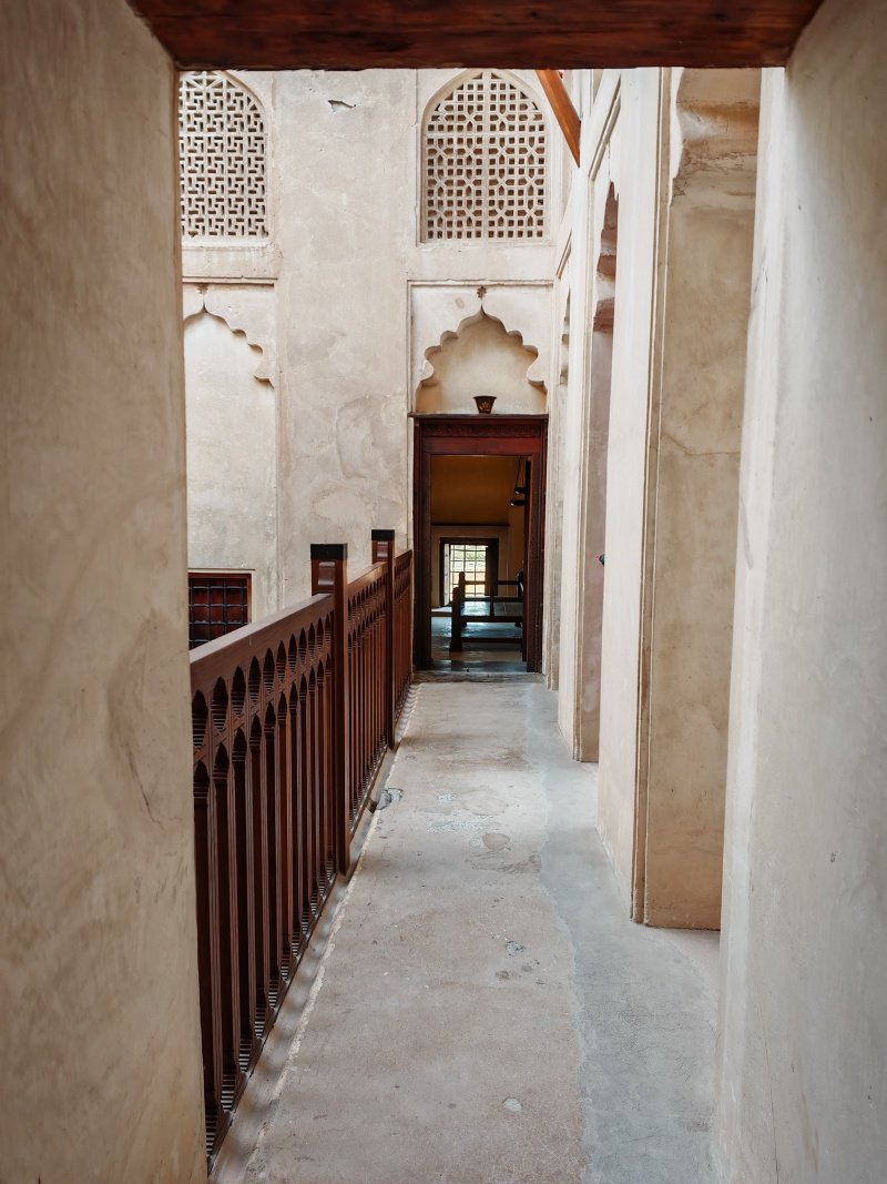 Jabreen Castle, balkón ku súdnemu dvoru