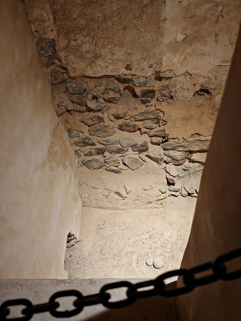 Jabreen Castle, sklad kanónových gulí