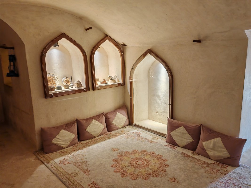 Jabreen Castle, ženské apartmány, napravo od schodov