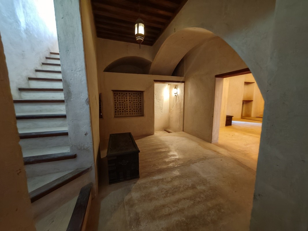 Jabreen Castle, imámove schody, bludisko ... pôjdeme dole