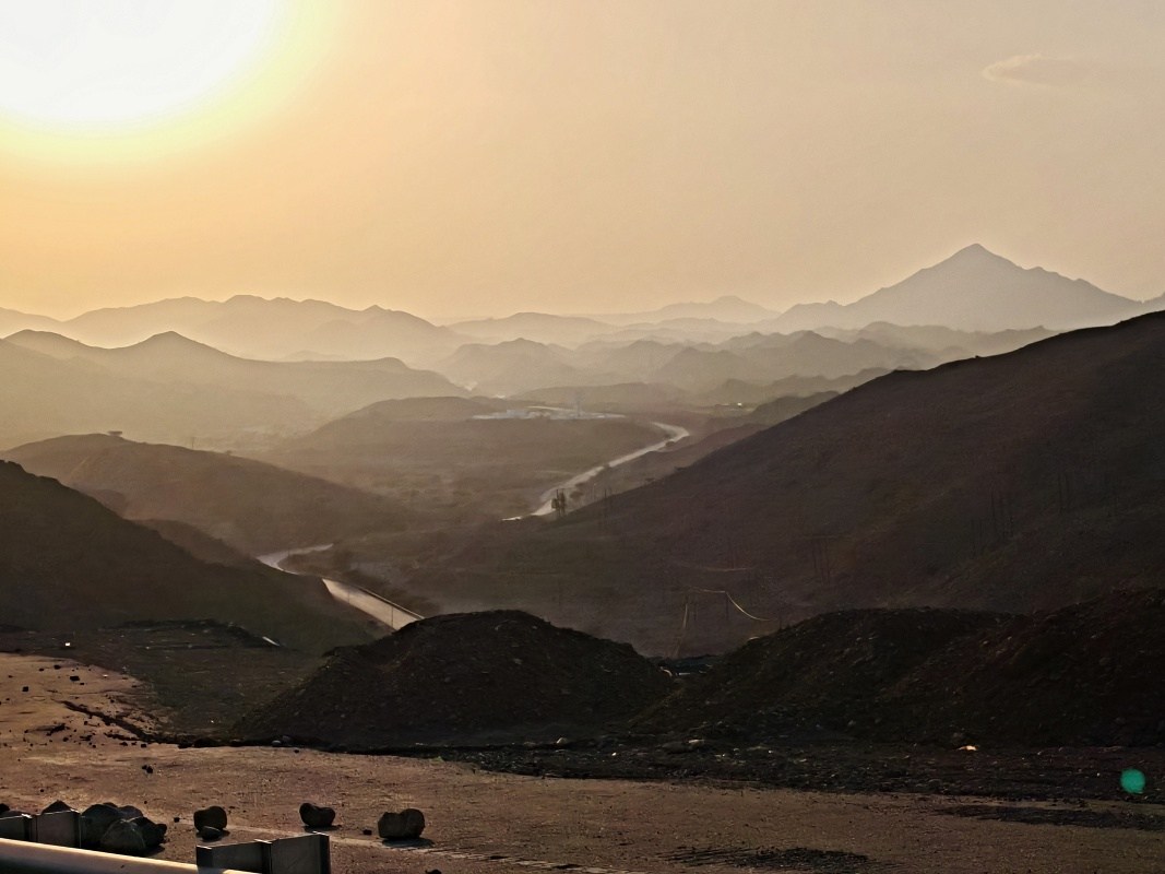 Cesta späť z Wadi Bani Khalid a dychberúce výhľady