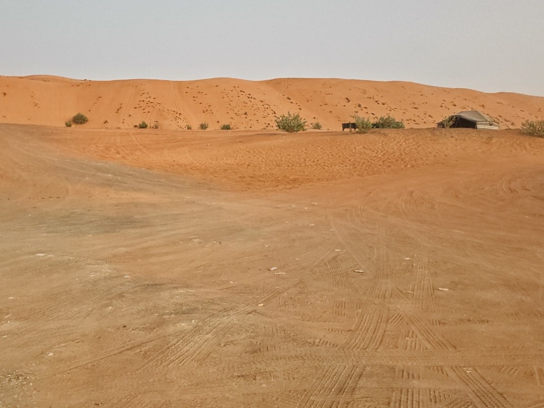 18:08, Al Raka, Homex4, zaparkované - duna za domom