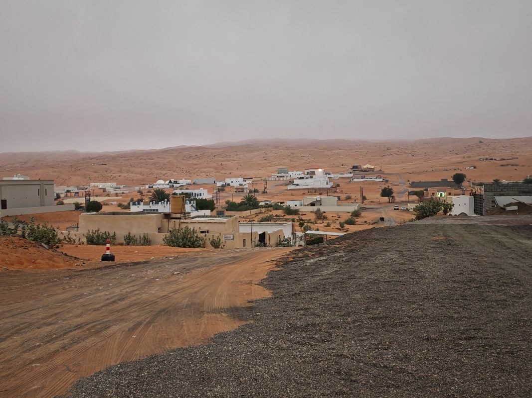 Al Raka v údolí pod nami