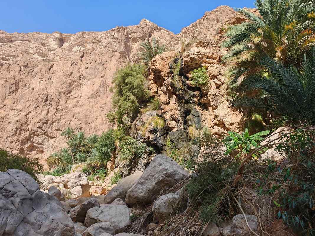 Wadi Shab, vodopádik, vody je málo