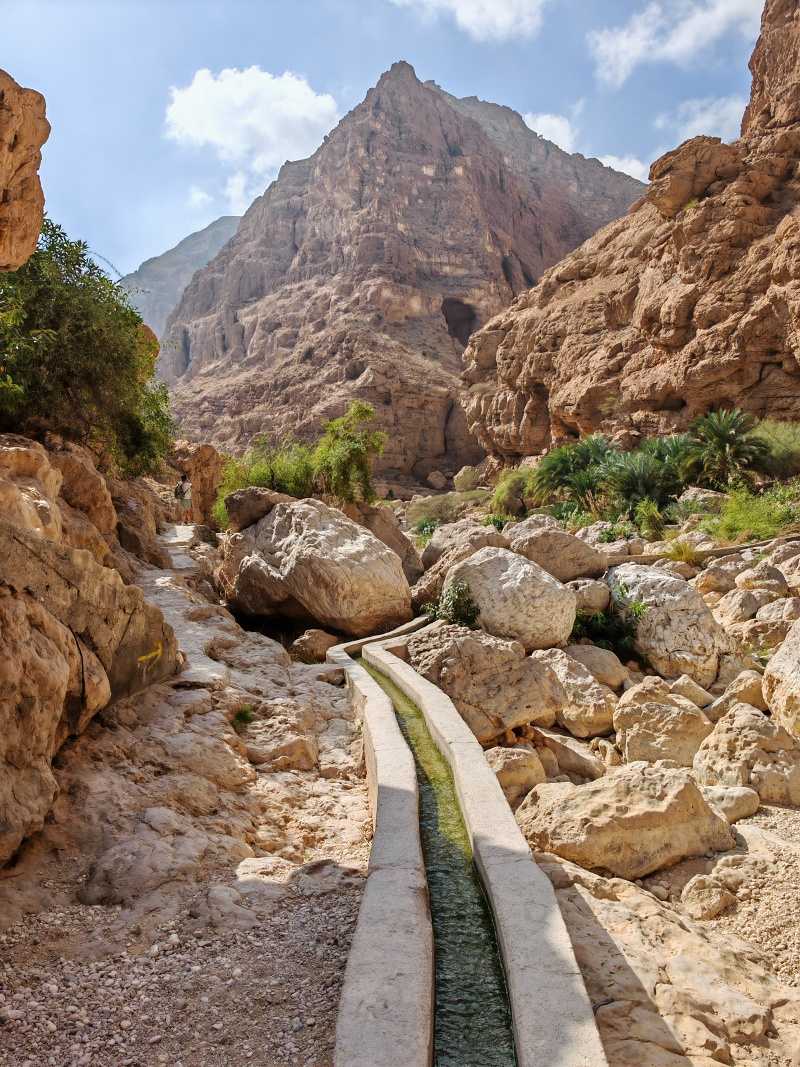 13:10, Wadi Shab, falaj