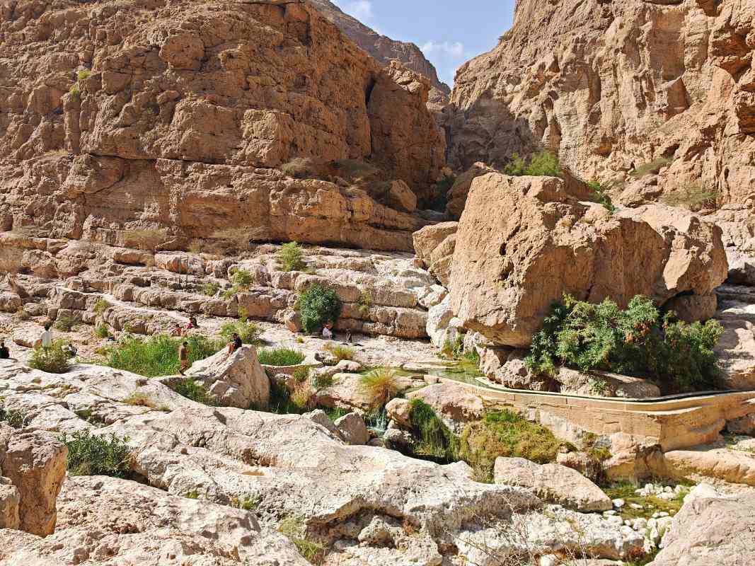 Wadi Shab, falaj na protiľahlom svahu