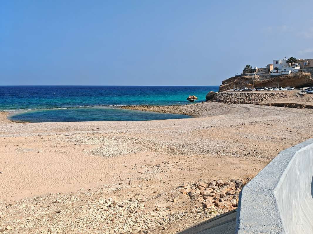 Posedný pohľad na more pri Wadi Shab