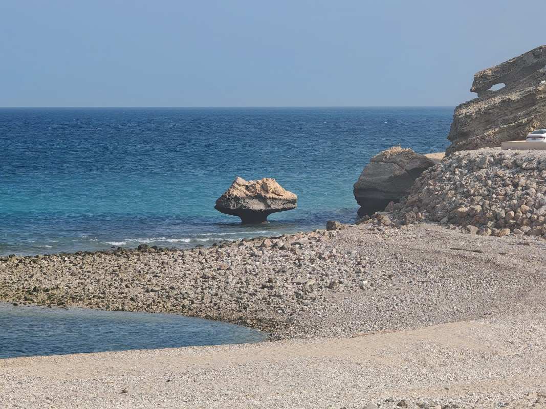 Posedný pohľad na more pri Wadi Shab
