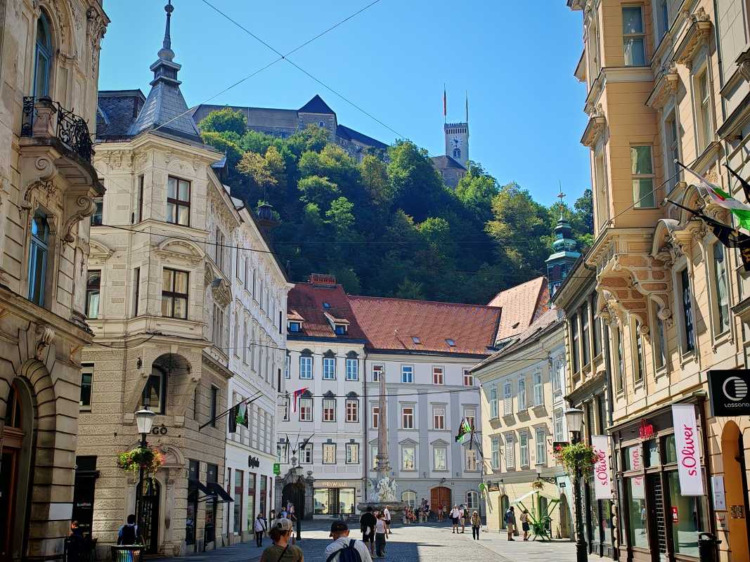 Robbova fontána a Hrad