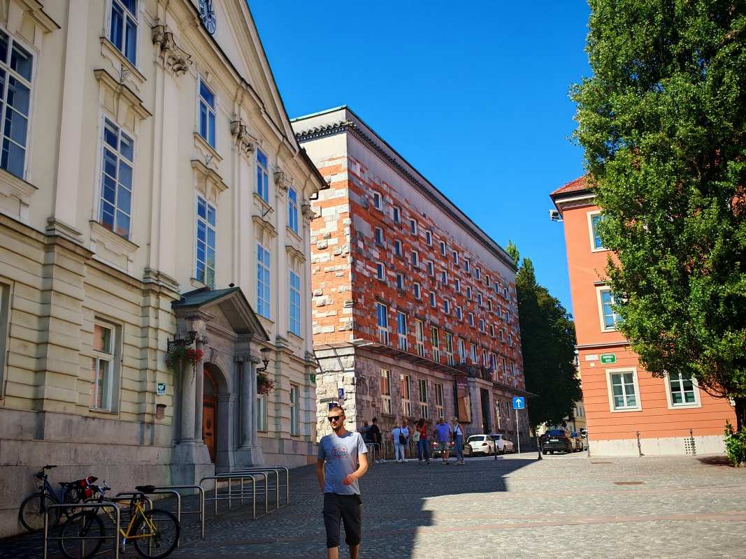 11:00, Ľubľanská univerzita, konečne bez sprievodkyne