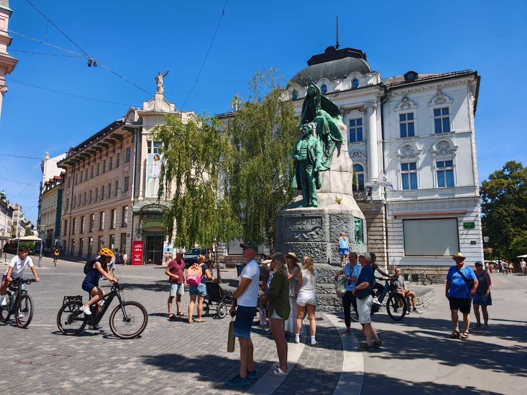 Prešernov trg a socha básnika Prešerena